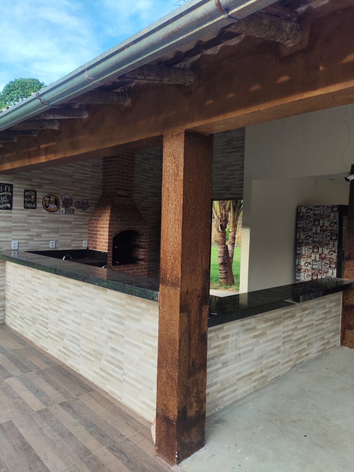 Churrasqueira com forno a lenha